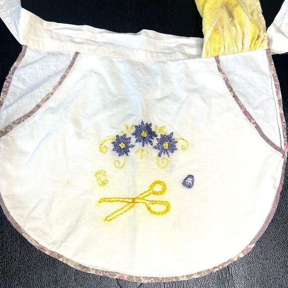 Vintage Half Apron with Yellow terry cloth Floral Embroidery pockets retro Mod - Picture 3 of 10